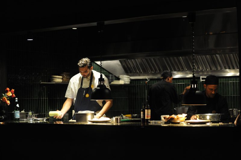 cocina del chen chén camilo brugal En la cocina del Chen Chén trabajan cuatro personas