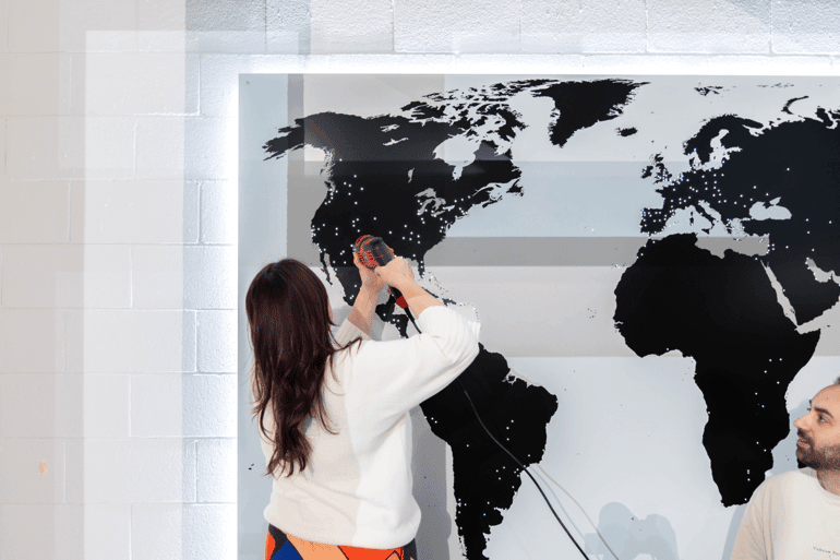 the-map-of-the-world-at-cib-a-ritual-of-light-equality-and-global-connection-10c402