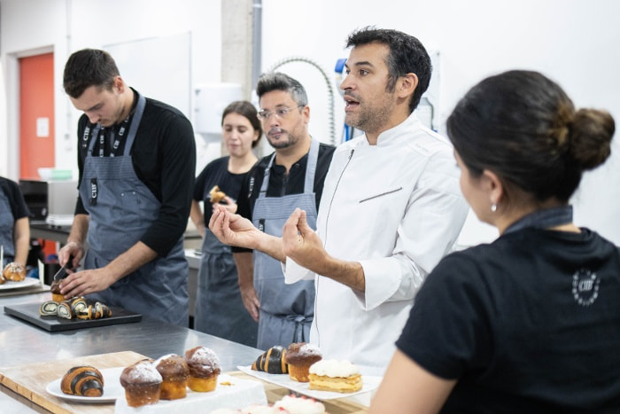 what-does-it-mean-and-requirementes-to-become-a-pastry-chef-cib-5e6e0b
