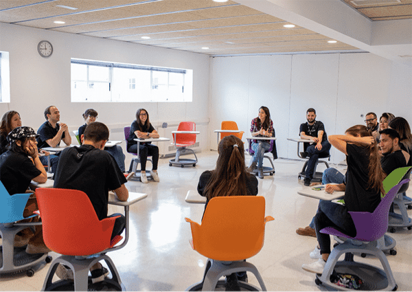 a-new-teaching-model-for-the-challenges-of-the-21st-century-946038