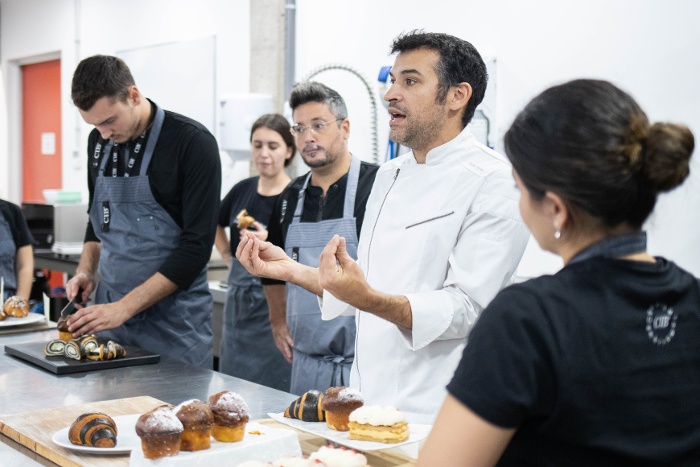 Alumnos del CIB aprenden los requisitos de un chef pastelero en el postgrado de Pastelería