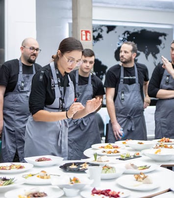 Alumnos del Culinary Institute of Barcelona en Clase de emplatados